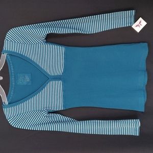 Womens longsleeve top size S turquoise white